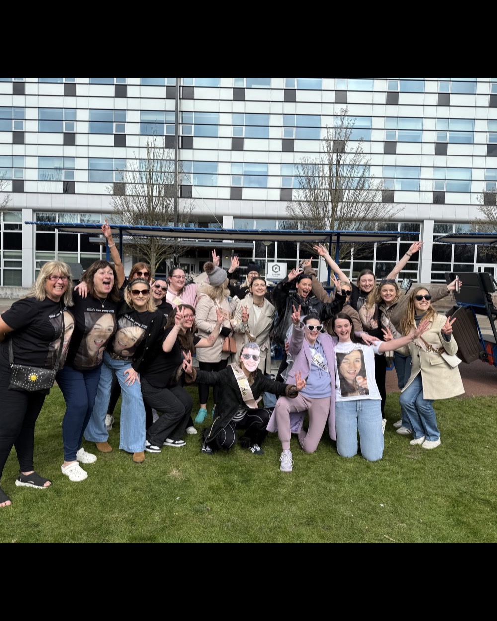 Hen group cheering in front of a DamTours beer bike